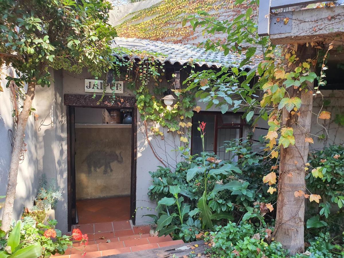 Waterhouse Guest Lodge - Indus Street Преторія Екстер'єр фото